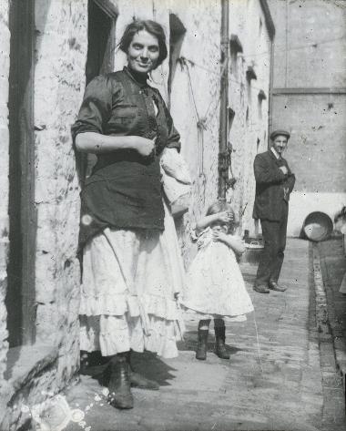 Bella and Elsie Miller in York Court