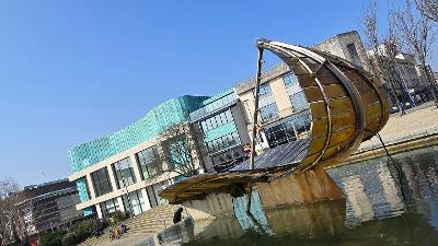 Leaf Boat sculpture